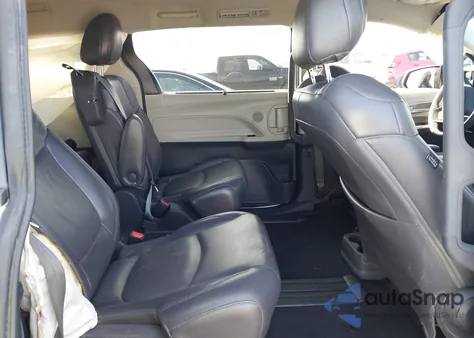 2021 Toyota Sienna Le z USA, uszkodzony, nr VIN 5TDKRKEC5MS014668